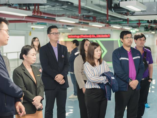 อธิการบดีมหาวิทยาลัยพะเยา นำคณะผู้บริหาร เข้าเยี่ยมชมระบบโครงข่ายไฟฟ้าขนาดเล็ก พร้อมระบบกักเก็บพลังงานไฟฟ้า และระบบการผลิตยานยนต์ไฟฟ้า