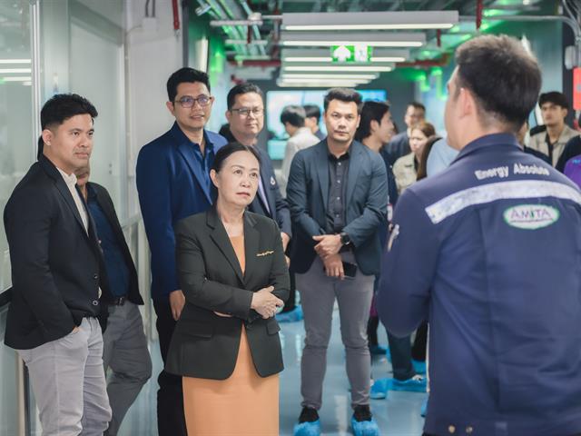 อธิการบดีมหาวิทยาลัยพะเยา นำคณะผู้บริหาร เข้าเยี่ยมชมระบบโครงข่ายไฟฟ้าขนาดเล็ก พร้อมระบบกักเก็บพลังงานไฟฟ้า และระบบการผลิตยานยนต์ไฟฟ้า