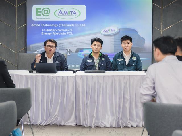 อธิการบดีมหาวิทยาลัยพะเยา นำคณะผู้บริหาร เข้าเยี่ยมชมระบบโครงข่ายไฟฟ้าขนาดเล็ก พร้อมระบบกักเก็บพลังงานไฟฟ้า และระบบการผลิตยานยนต์ไฟฟ้า