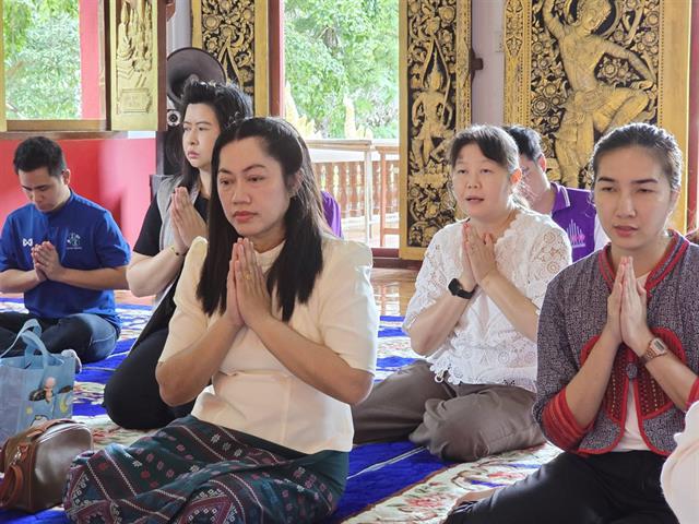 ถวายเทียนพรรษา และไฟโซลาเซลล์