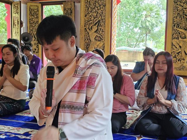 ถวายเทียนพรรษา และไฟโซลาเซลล์