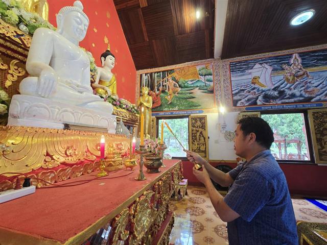 ถวายเทียนพรรษา และไฟโซลาเซลล์