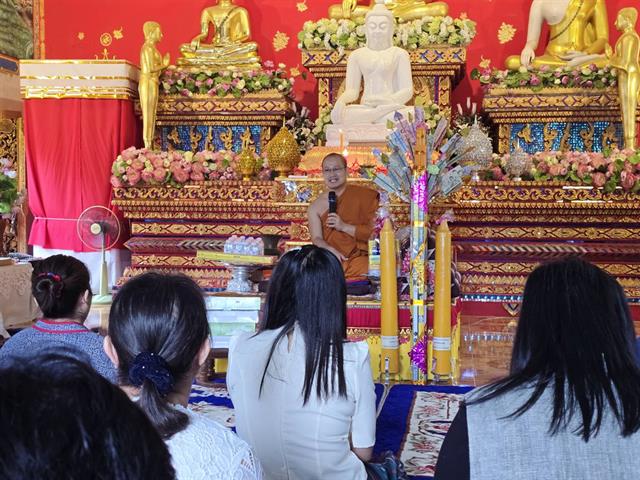 ถวายเทียนพรรษา และไฟโซลาเซลล์