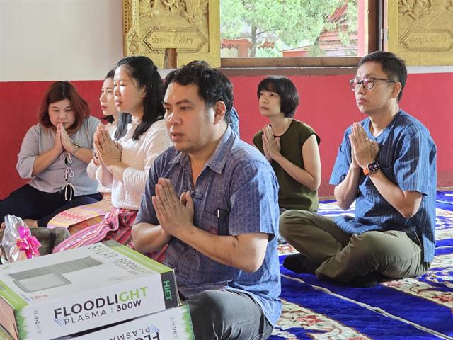 ถวายเทียนพรรษา และไฟโซลาเซลล์
