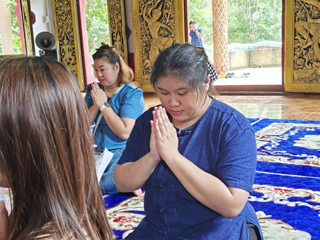 ถวายเทียนพรรษา และไฟโซลาเซลล์