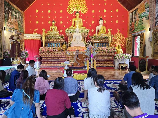 ถวายเทียนพรรษา และไฟโซลาเซลล์
