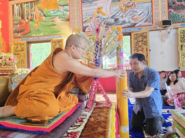 ถวายเทียนพรรษา และไฟโซลาเซลล์