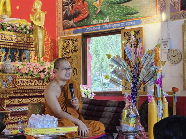 ถวายเทียนพรรษา และไฟโซลาเซลล์