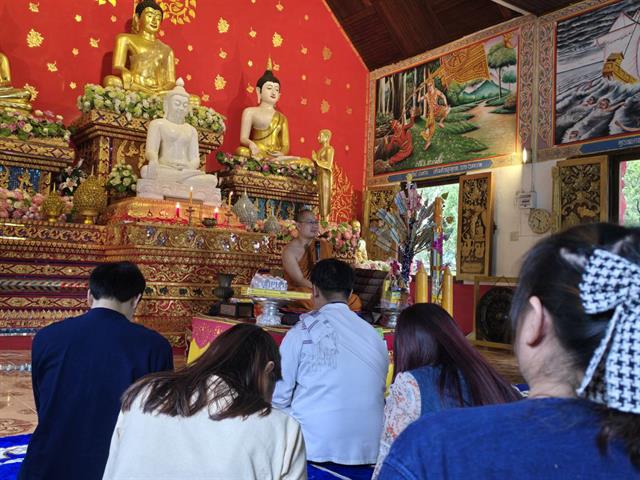 ถวายเทียนพรรษา และไฟโซลาเซลล์