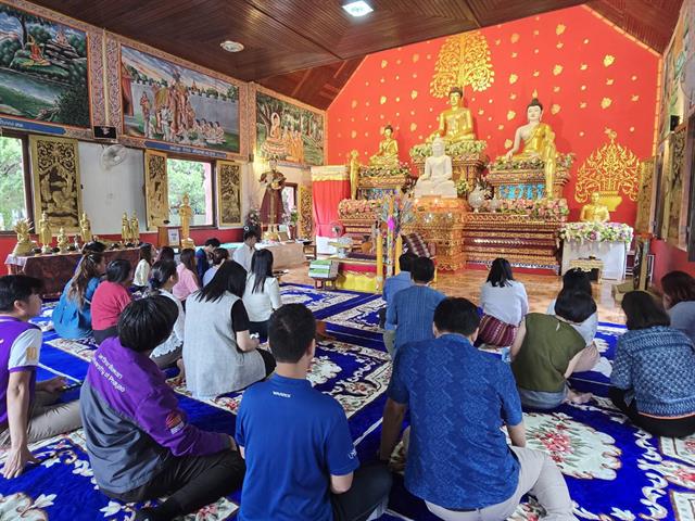 ถวายเทียนพรรษา และไฟโซลาเซลล์