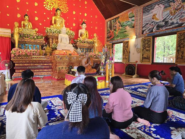 ถวายเทียนพรรษา และไฟโซลาเซลล์
