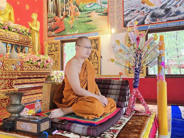 ถวายเทียนพรรษา และไฟโซลาเซลล์