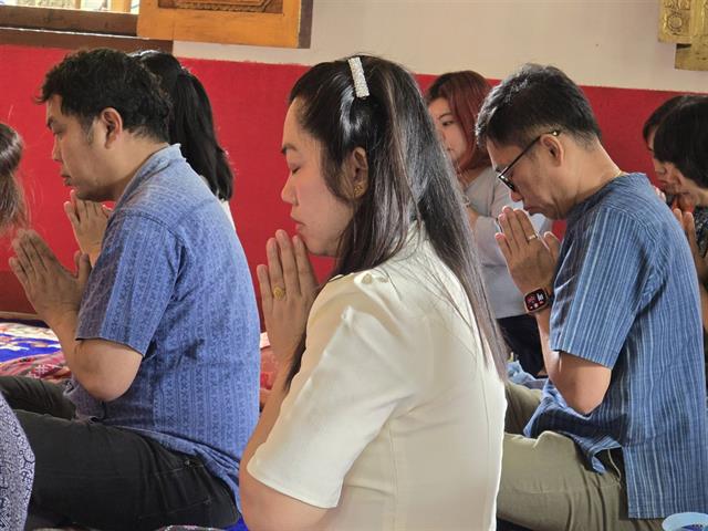 ถวายเทียนพรรษา และไฟโซลาเซลล์