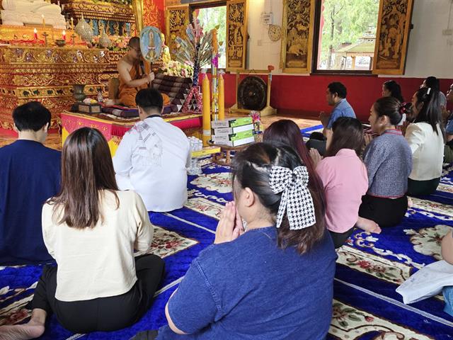 ถวายเทียนพรรษา และไฟโซลาเซลล์