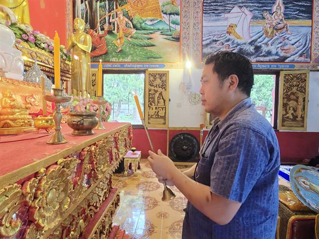 ถวายเทียนพรรษา และไฟโซลาเซลล์