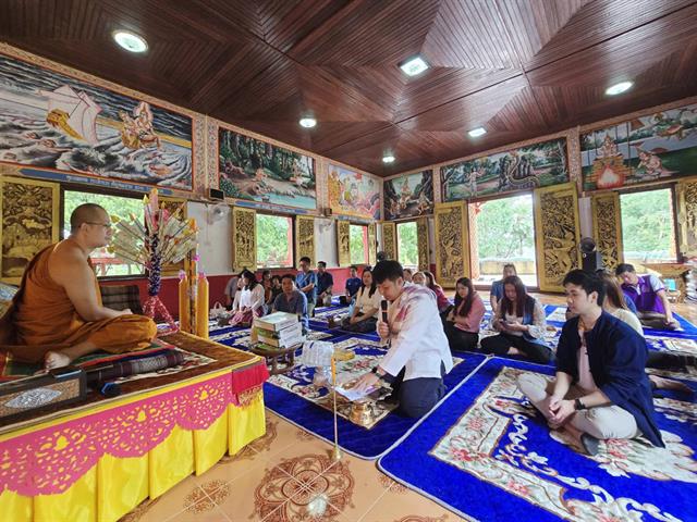 ถวายเทียนพรรษา และไฟโซลาเซลล์