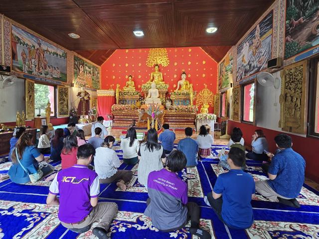 ถวายเทียนพรรษา และไฟโซลาเซลล์