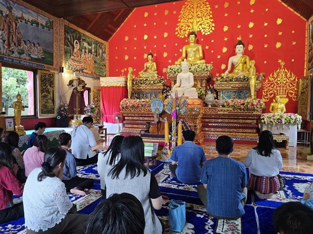 ถวายเทียนพรรษา และไฟโซลาเซลล์