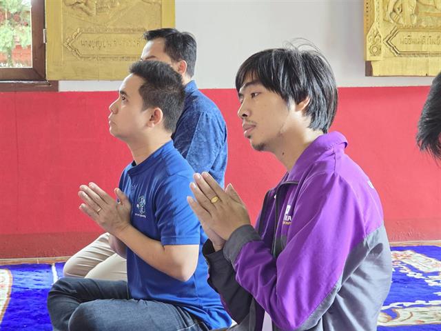 ถวายเทียนพรรษา และไฟโซลาเซลล์