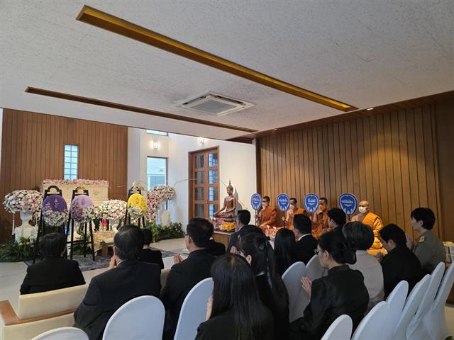 มหาวิทยาลัยพะเยาร่วมเป็นเจ้าภาพสวดพระอภิธรรมศพ คุณแม่วณี ปริญญาพงษ์ มารดาของ ดร.ปิยรัษฎ์ ปริญญาพงษ์ เจริญทรัพย์ ผู้ช่วยผู้อำนวยการ และเลขานุการโครงการอนุรักษ์พันธุกรรมพืชอันเนื่องมาจากพระราชดำริฯ