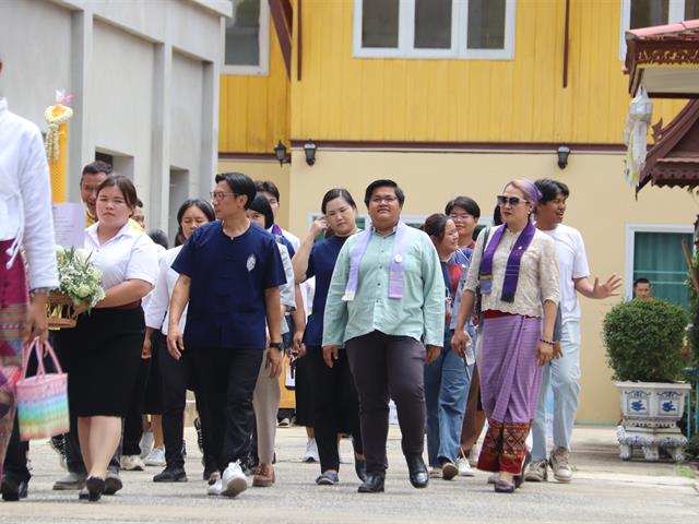 ถวายเทียน