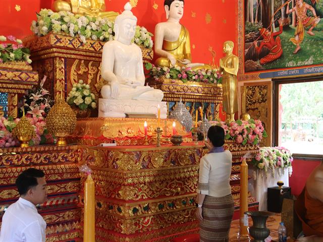 ถวายเทียน