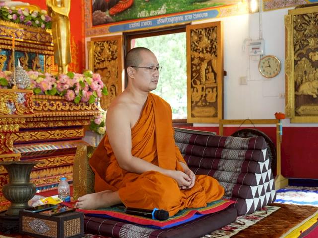 ถวายเทียนพรรษา 