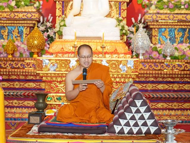 ถวายเทียนพรรษา 