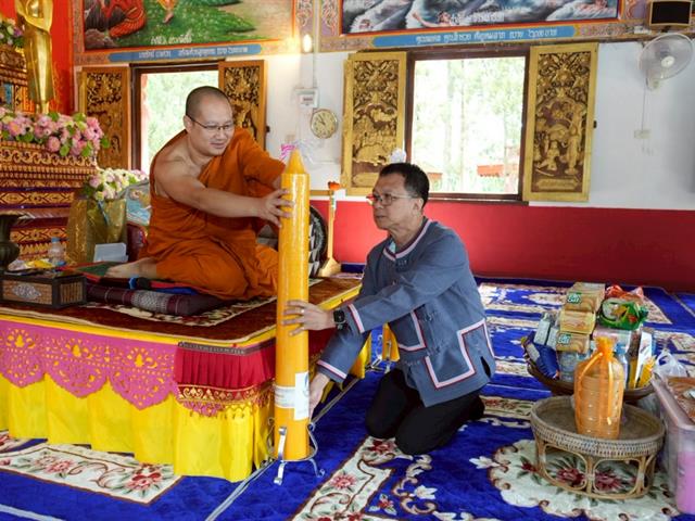 ถวายเทียนพรรษา 