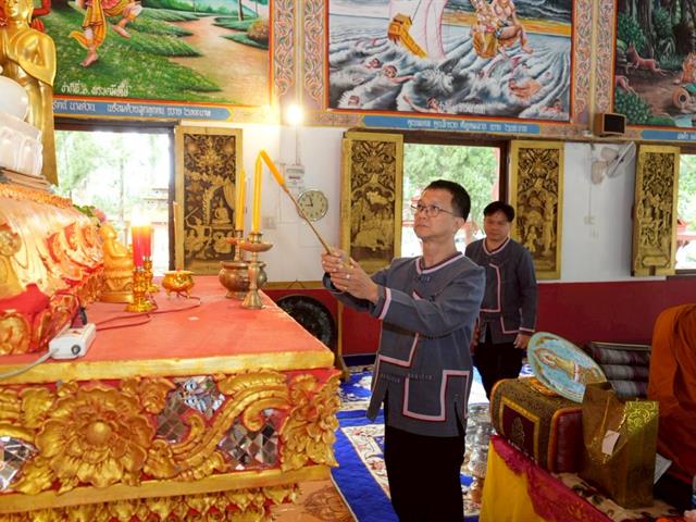 ถวายเทียนพรรษา 