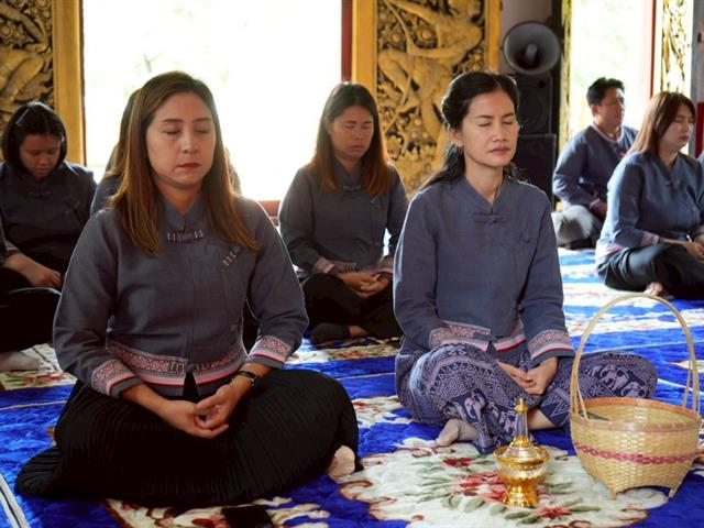 ถวายเทียนพรรษา 