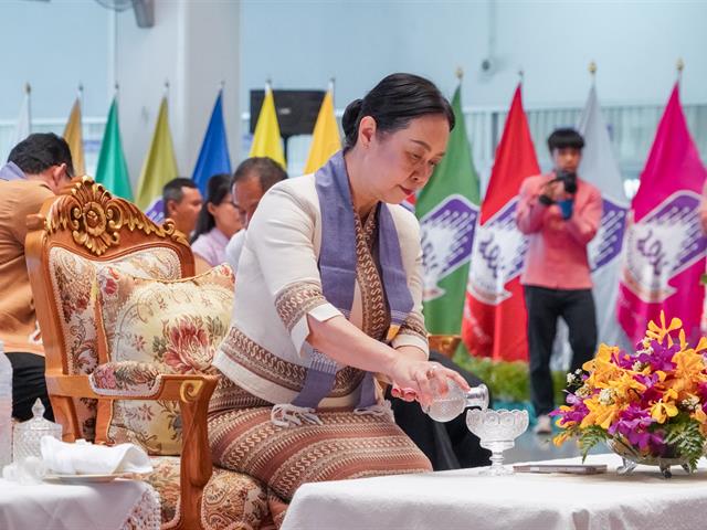 มหาวิทยาลัยพะเยาจัดพิธีสักการะพระบรมสารีริกธาตุ พิธีตักน้ำ และพิธีเจริญพระพุทธมนต์น้ำสรงพระธาตุจอมทอง ประจำปี 2568