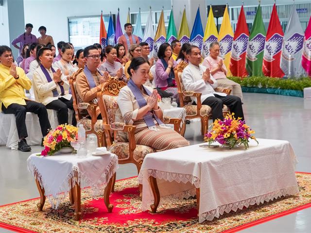 มหาวิทยาลัยพะเยาจัดพิธีสักการะพระบรมสารีริกธาตุ พิธีตักน้ำ และพิธีเจริญพระพุทธมนต์น้ำสรงพระธาตุจอมทอง ประจำปี 2568