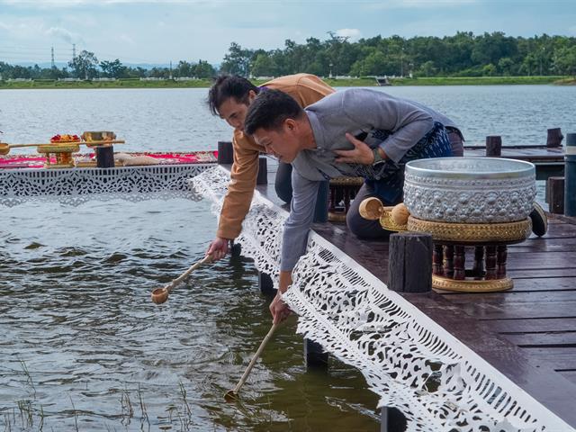 มหาวิทยาลัยพะเยาจัดพิธีสักการะพระบรมสารีริกธาตุ พิธีตักน้ำ และพิธีเจริญพระพุทธมนต์น้ำสรงพระธาตุจอมทอง ประจำปี 2568