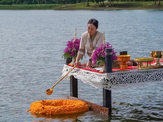 มหาวิทยาลัยพะเยาจัดพิธีสักการะพระบรมสารีริกธาตุ พิธีตักน้ำ และพิธีเจริญพระพุทธมนต์น้ำสรงพระธาตุจอมทอง ประจำปี 2568