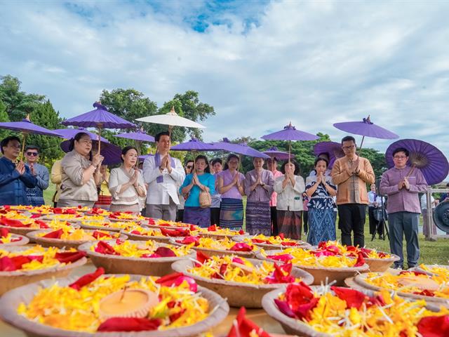 มหาวิทยาลัยพะเยาจัดพิธีสักการะพระบรมสารีริกธาตุ พิธีตักน้ำ และพิธีเจริญพระพุทธมนต์น้ำสรงพระธาตุจอมทอง ประจำปี 2568