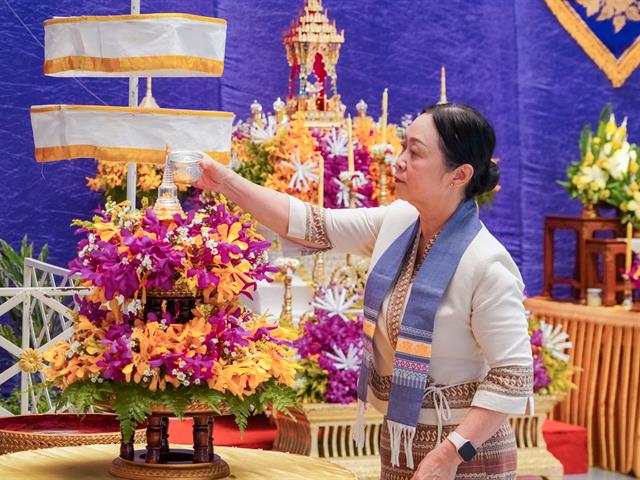 มหาวิทยาลัยพะเยาจัดพิธีสักการะพระบรมสารีริกธาตุ พิธีตักน้ำ และพิธีเจริญพระพุทธมนต์น้ำสรงพระธาตุจอมทอง ประจำปี 2568