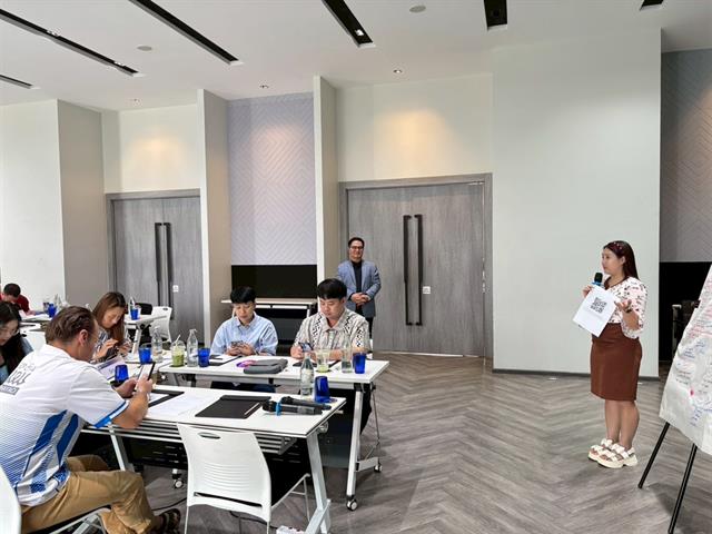 LINE_ALBUM_Transforming DeSUP English Education_250707_320.jpg