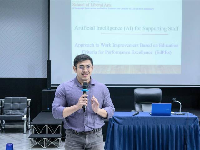 The School of Liberal Arts Organizes Support Staff’s Presentation of Applying Gen AI in Routine Tasks