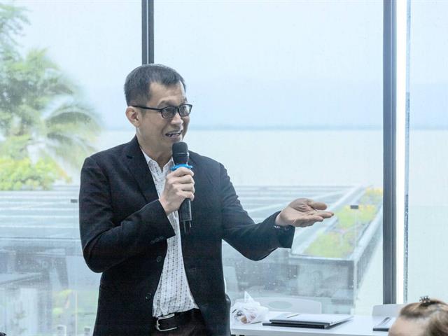 The School of Liberal Arts Organizes Support Staff’s Presentation of Applying Gen AI in Routine Tasks