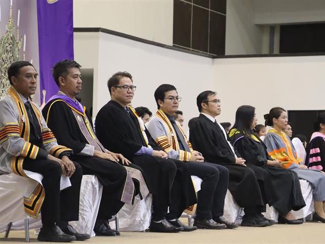 คณะรัฐศาสตร์และสังคมศาสตร์ 
