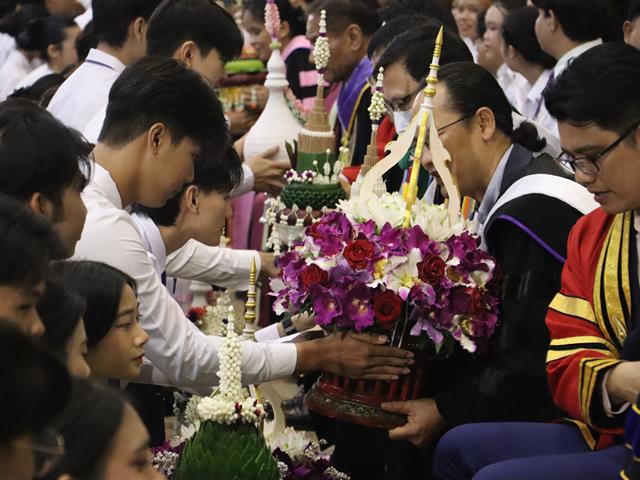 คณะรัฐศาสตร์และสังคมศาสตร์ 
