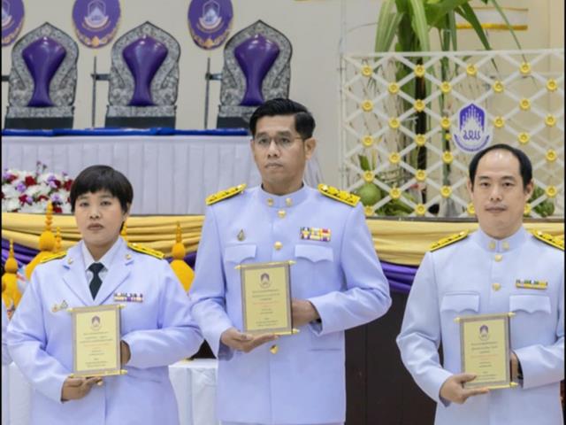 Associate Professor Dr. Worawat Sriyapai Receives Outstanding Academic Staff Award from University of Phayao