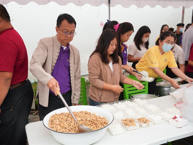 มหาวิทยาลัยพะเยาร่วมกับผู้ประกอบการชมรมร้านอาหารและเครื่องดื่มจังหวัดพะเยา จัดโครงการจากพี่สู่น้อง น้องอิ่มท้องพี่สุขใจ ครั้งที่ 1