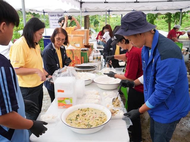 มหาวิทยาลัยพะเยาร่วมกับผู้ประกอบการชมรมร้านอาหารและเครื่องดื่มจังหวัดพะเยา จัดโครงการจากพี่สู่น้อง น้องอิ่มท้องพี่สุขใจ ครั้งที่ 1