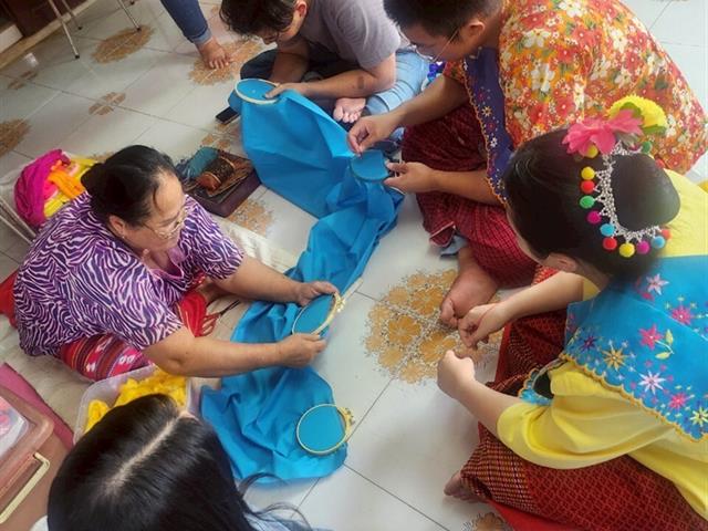 วิทยาลัยการจัดการ หลักสูตรบริหารธุรกิจมหาบัณฑิต ลงพื้นที่ชุมชนไทย-มอญ บางกระดี่ ขับเคลื่อนโครงการวิจัยเศรษฐกิจสร้างสรรค์ ตามแผนพัฒนาที่ยั่งยืน ประจำปี 2568