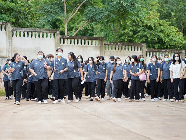 ศูนย์สิ่งแวดล้อมและการจัดการที่ยั่งยืน มหาวิทยาลัยพะเยา ให้การต้อนรับคณะสาธารณสุขศาสตร์ สาขาวิชาอนามัยสิ่งแวดล้อม ในการศึกษาดูงานกระบวนการคัดแยกขยะและผลิตภัณฑ์ไม้แขวนเสื้อจากฝาขวดน้ำ