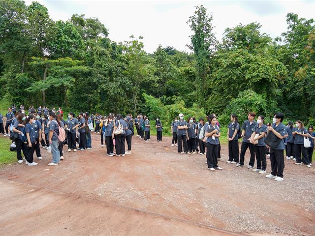 ศูนย์สิ่งแวดล้อมและการจัดการที่ยั่งยืน มหาวิทยาลัยพะเยา ให้การต้อนรับคณะสาธารณสุขศาสตร์ สาขาวิชาอนามัยสิ่งแวดล้อม ในการศึกษาดูงานกระบวนการคัดแยกขยะและผลิตภัณฑ์ไม้แขวนเสื้อจากฝาขวดน้ำ