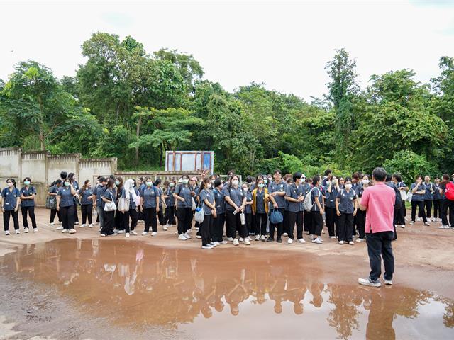 ศูนย์สิ่งแวดล้อมและการจัดการที่ยั่งยืน มหาวิทยาลัยพะเยา ให้การต้อนรับคณะสาธารณสุขศาสตร์ สาขาวิชาอนามัยสิ่งแวดล้อม ในการศึกษาดูงานกระบวนการคัดแยกขยะและผลิตภัณฑ์ไม้แขวนเสื้อจากฝาขวดน้ำ