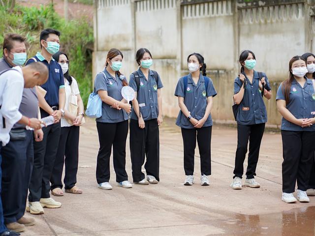 ศูนย์สิ่งแวดล้อมและการจัดการที่ยั่งยืน มหาวิทยาลัยพะเยา ให้การต้อนรับคณะสาธารณสุขศาสตร์ สาขาวิชาอนามัยสิ่งแวดล้อม ในการศึกษาดูงานกระบวนการคัดแยกขยะและผลิตภัณฑ์ไม้แขวนเสื้อจากฝาขวดน้ำ